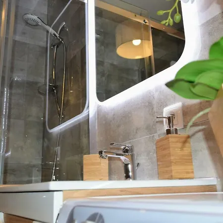 Διαμέρισμα Anders Z Miejscem W Garazu I Rowerami Kołobrzeg