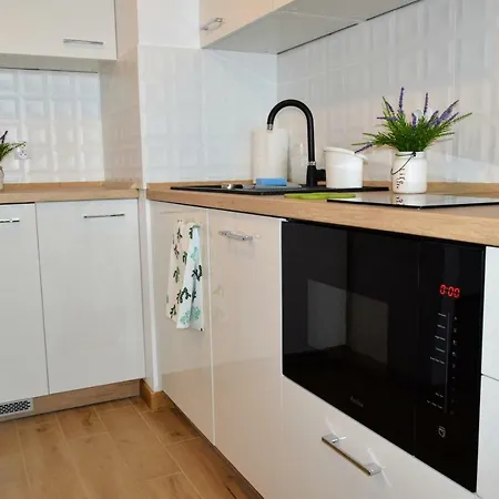 Anders Z Miejscem W Garazu I Rowerami Apartman