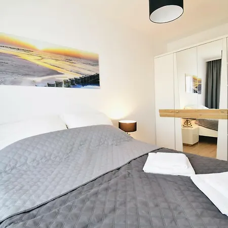 Anders Z Miejscem W Garazu I Rowerami Apartman